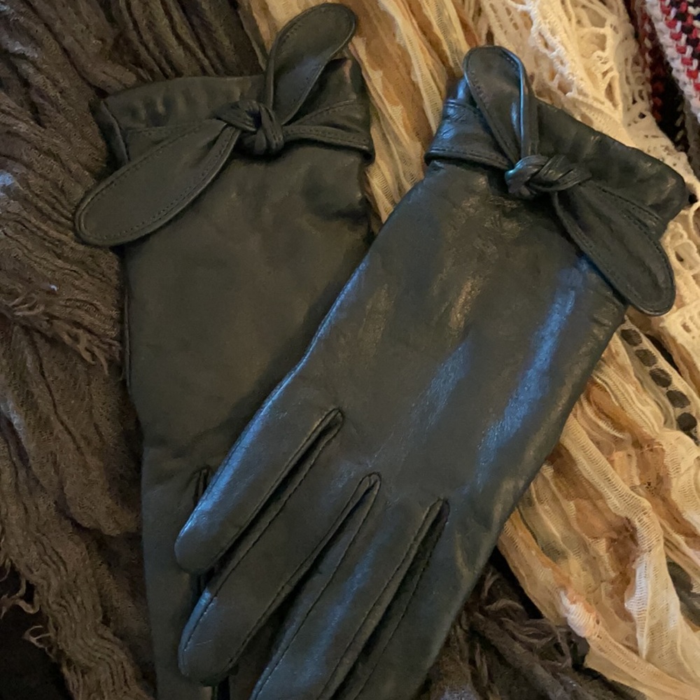 Gloves , A bundle of 5 scarfs and a brand new pair of gloves